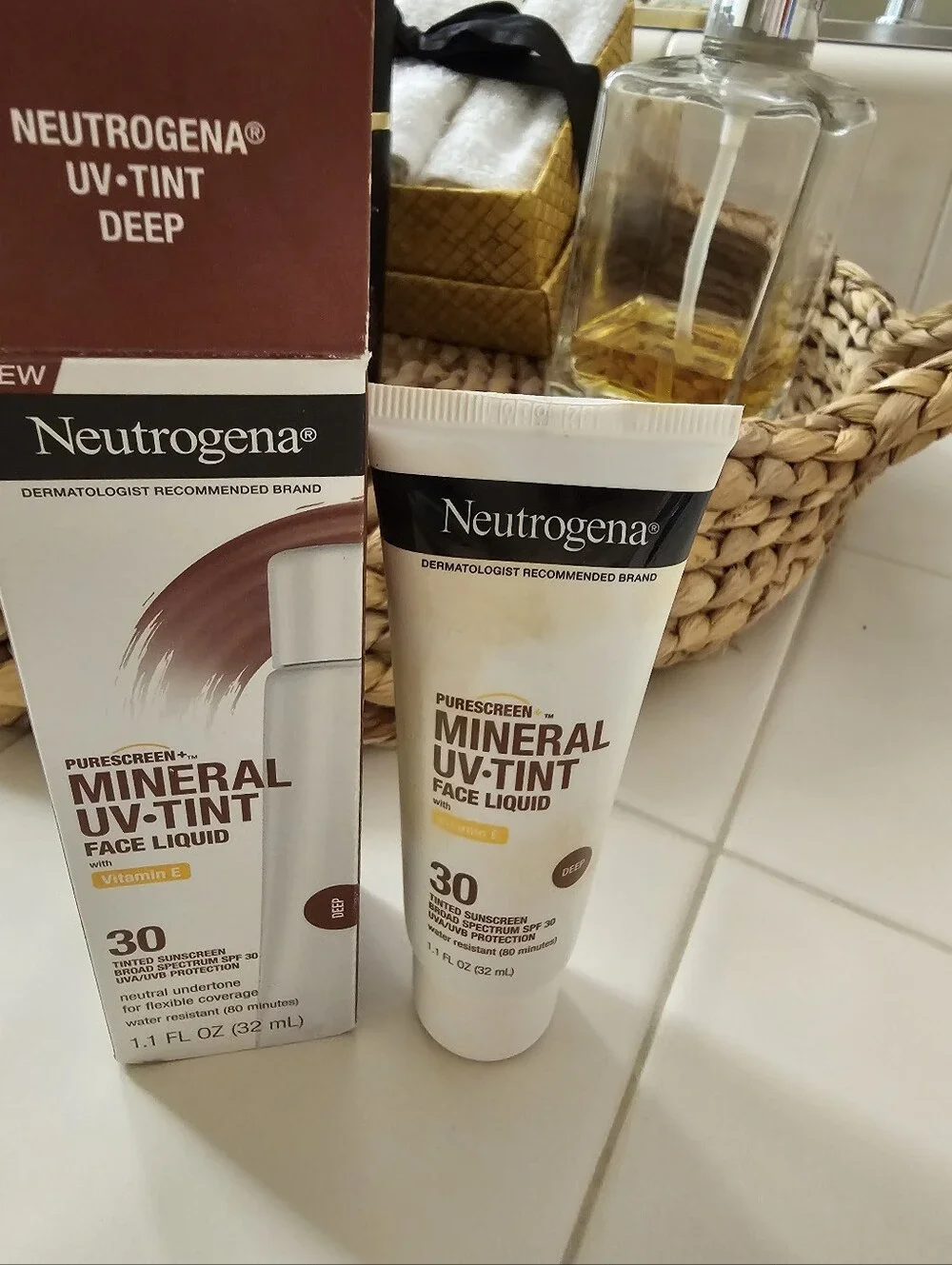 Neutrogena Mineral UV Tint Face SPF 30 Mineral Sunscreen. Deep. 1.1 Fl Oz